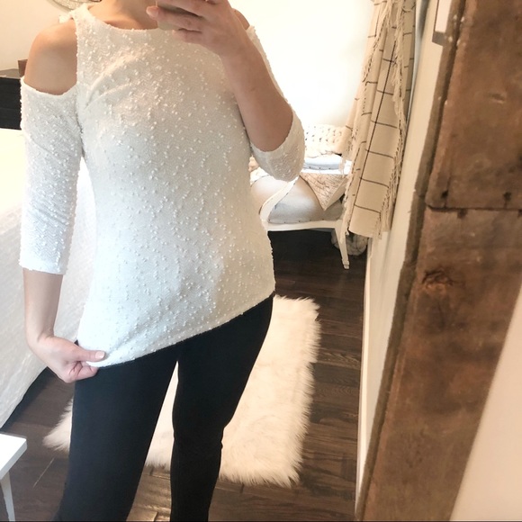 Jennifer Lopez Tops - Jennifer Lopez Large cold shoulder sexy blouse